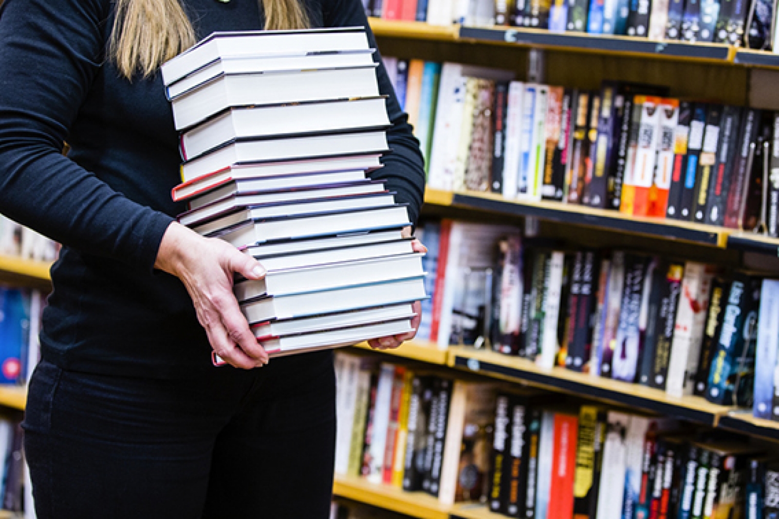 Bland alla böcker i bokhyllan kan det möjligen finnas plats för fyra nya utgåvor lagom till jul.