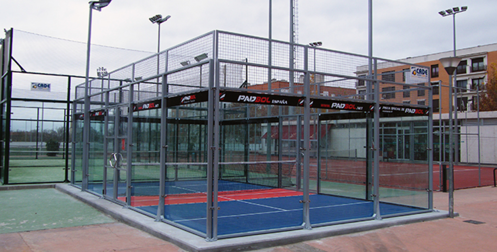 Padel lockar allt fler människor i Sverige