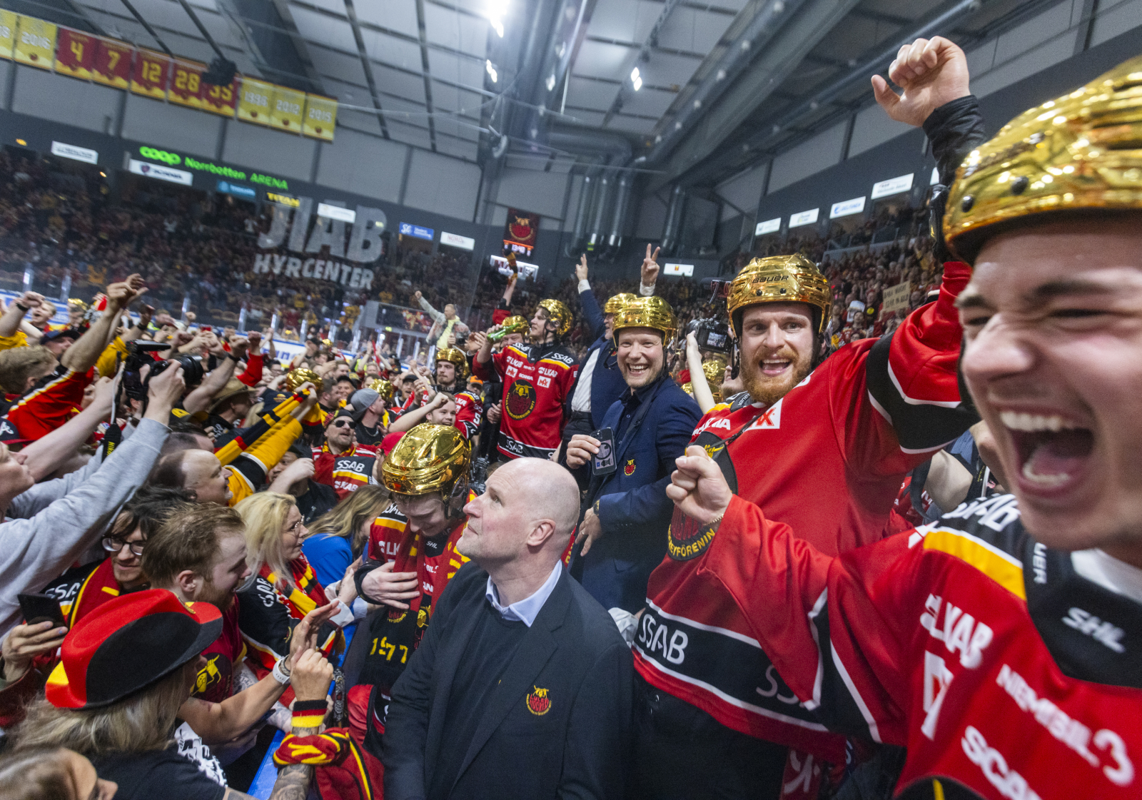 uleås Brendan Shinnimin skriker ut sin glädje under torsdagens SM final i SM-slutspelet i SHL, match 6 i bäst av 7, mellan Luleå HF och Brynäs IF i Coop Norrbotten Arena. Foto: Pär Bäckström / TT