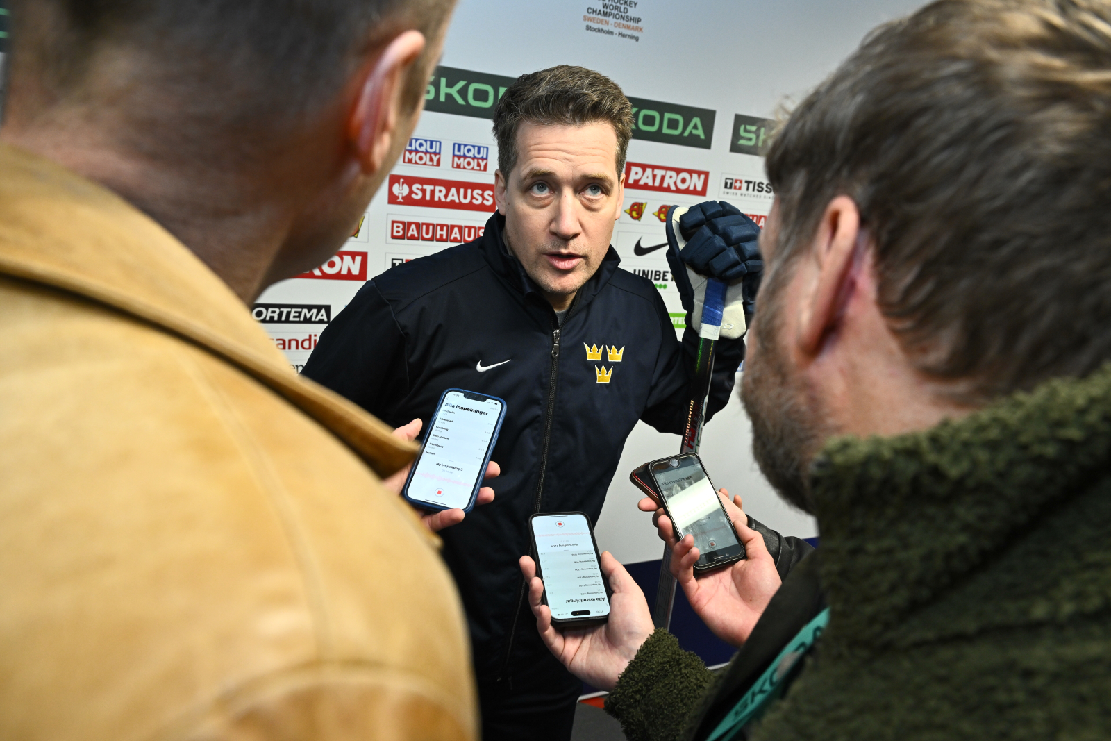 Sam Hallam möter jurnalisterna i samband med att Tre Kronor tränar på Avicii Arena under VM. Foto: Claudio Bresciani / TT