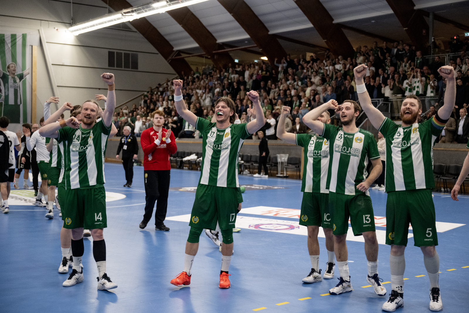 Det är bara att skratta och vara glad, i ui synnehet när hemmalaget, Hammarby, vinner i Eriksdalshallen - från 1937, Foto: Christine Olsson / TT