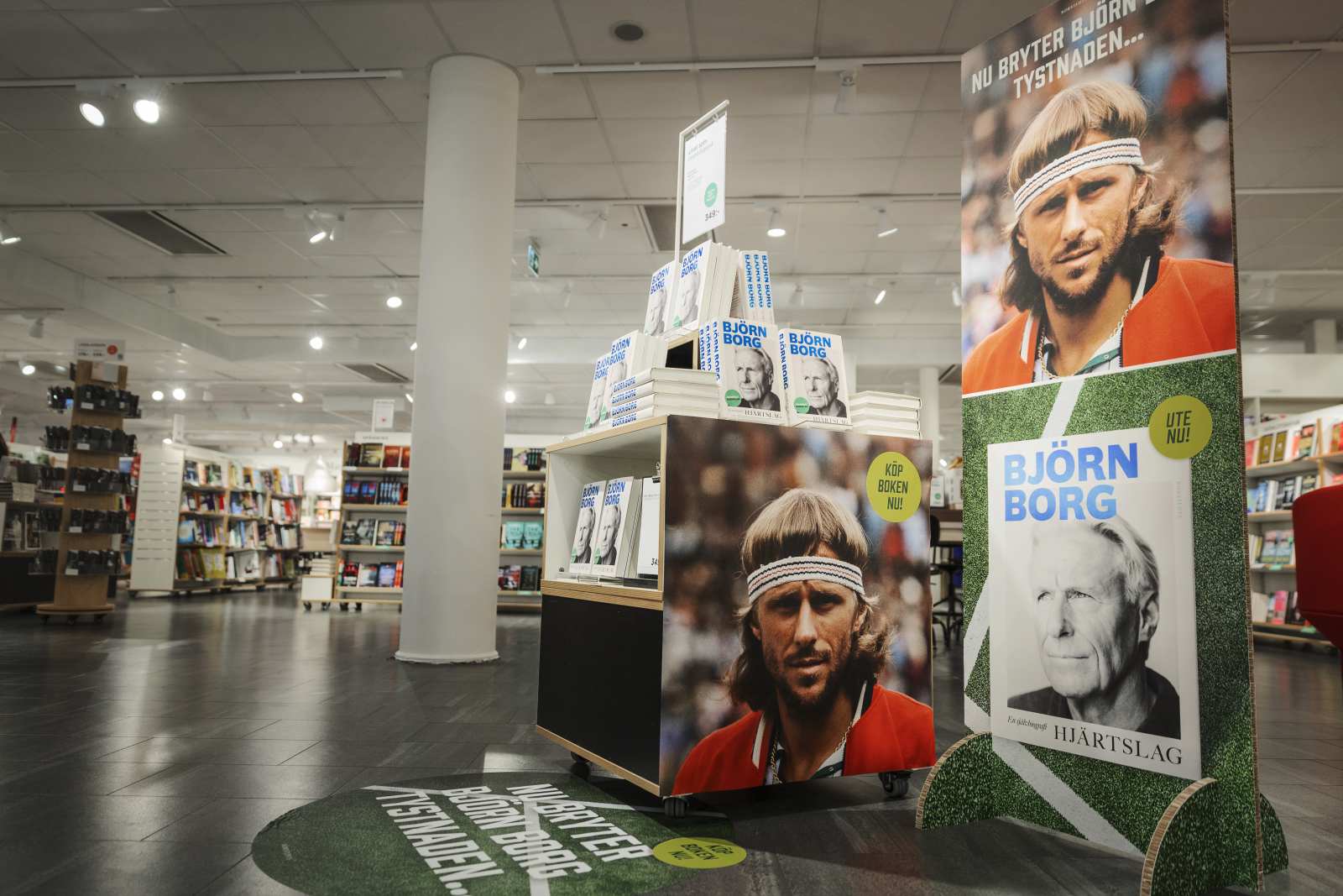 Tennislegendaren Björn Borgs självbiografi ”Hjärtslag”. Boken fotad på Akademibokhandeln. Foto: Caisa Rasmussen / TT
