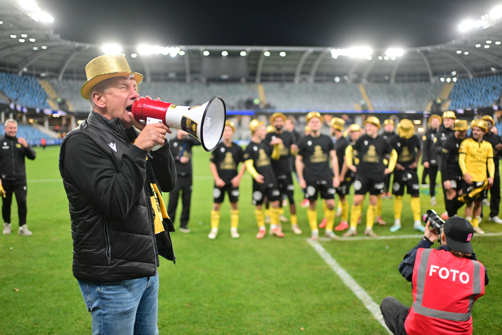 byggmästaren Hasse Larsson. han som har handplockat spelare överallt ifrån o och skapat laget. Foto: Hanna Brunlöf / TT