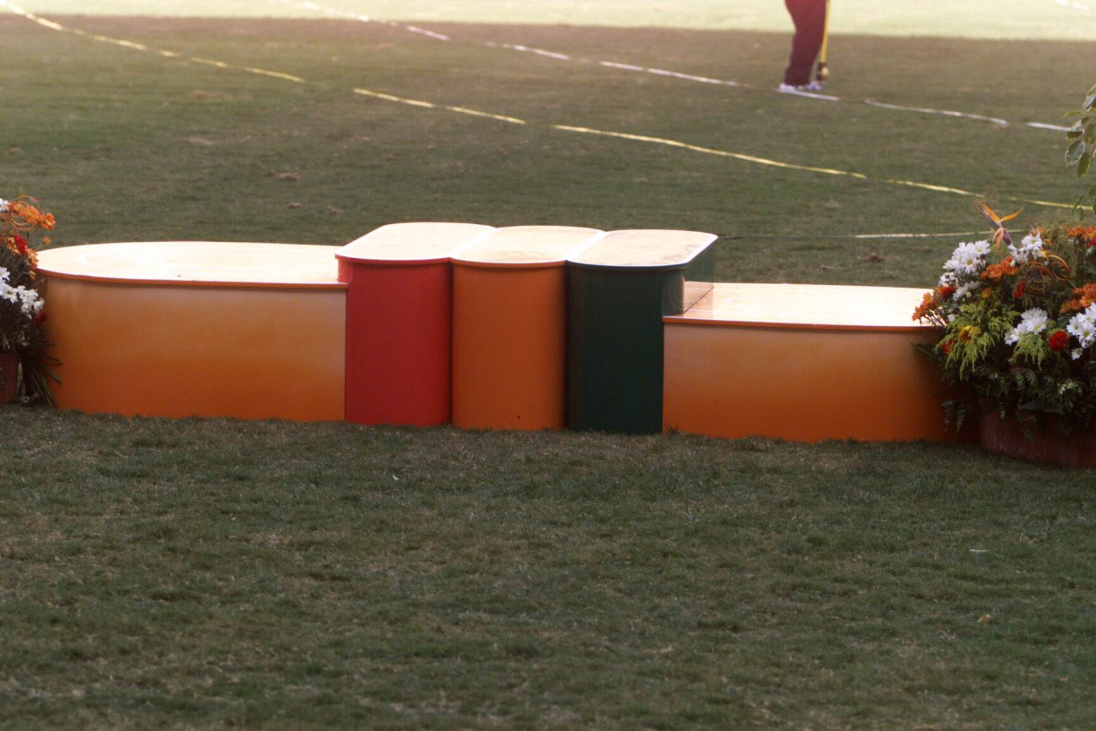 Prispallen - det är där svenskarna helst ska stå,Vi hoppas det, vi tror det,men vi ger inte atleterna rätt förutsättningar. Svensk elit lever på undantag.