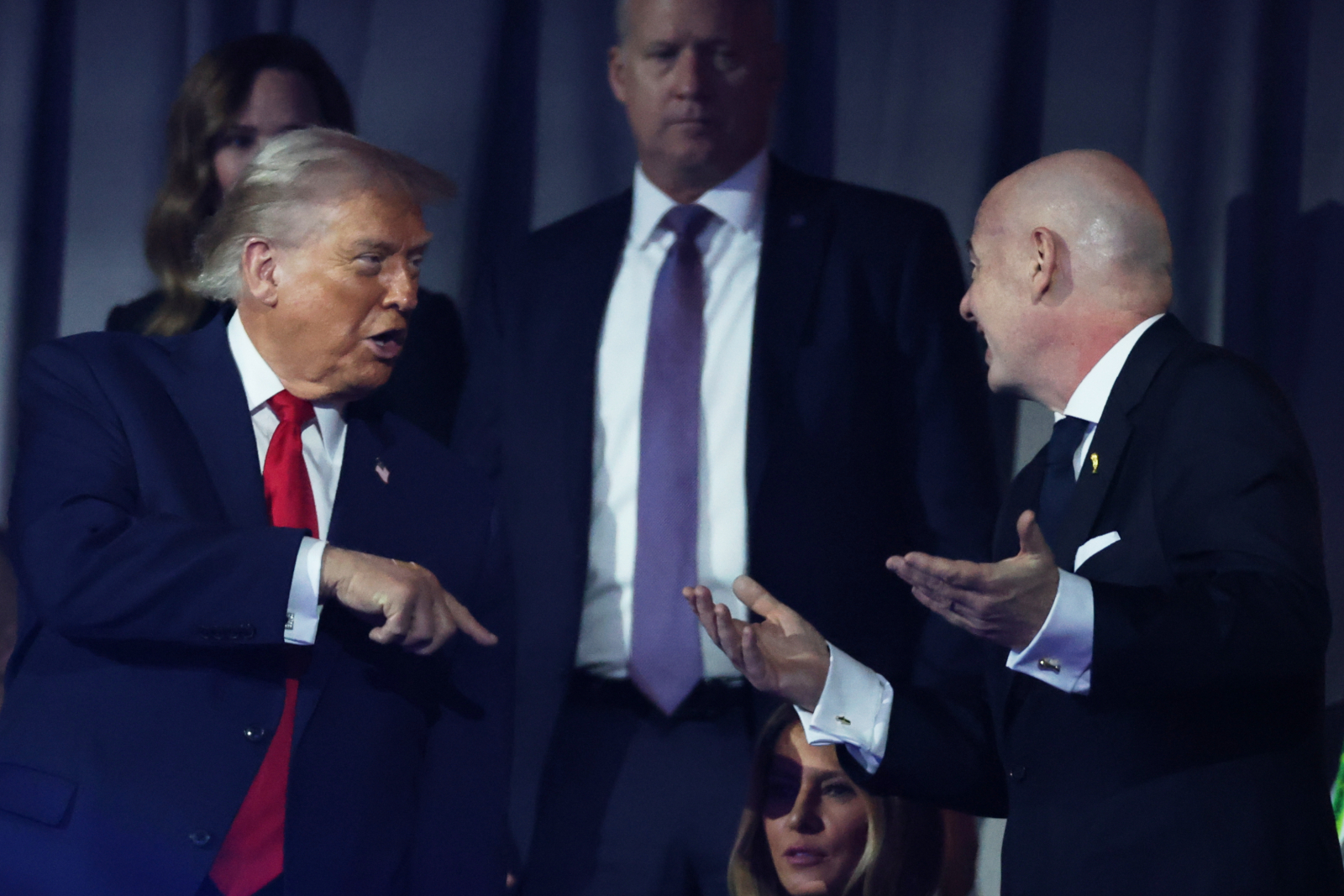 Här råder idioti. Donald Trump och Gianni Infantino fjäskar för varandra Foto: Dan Mullan/Pool Photo via AP