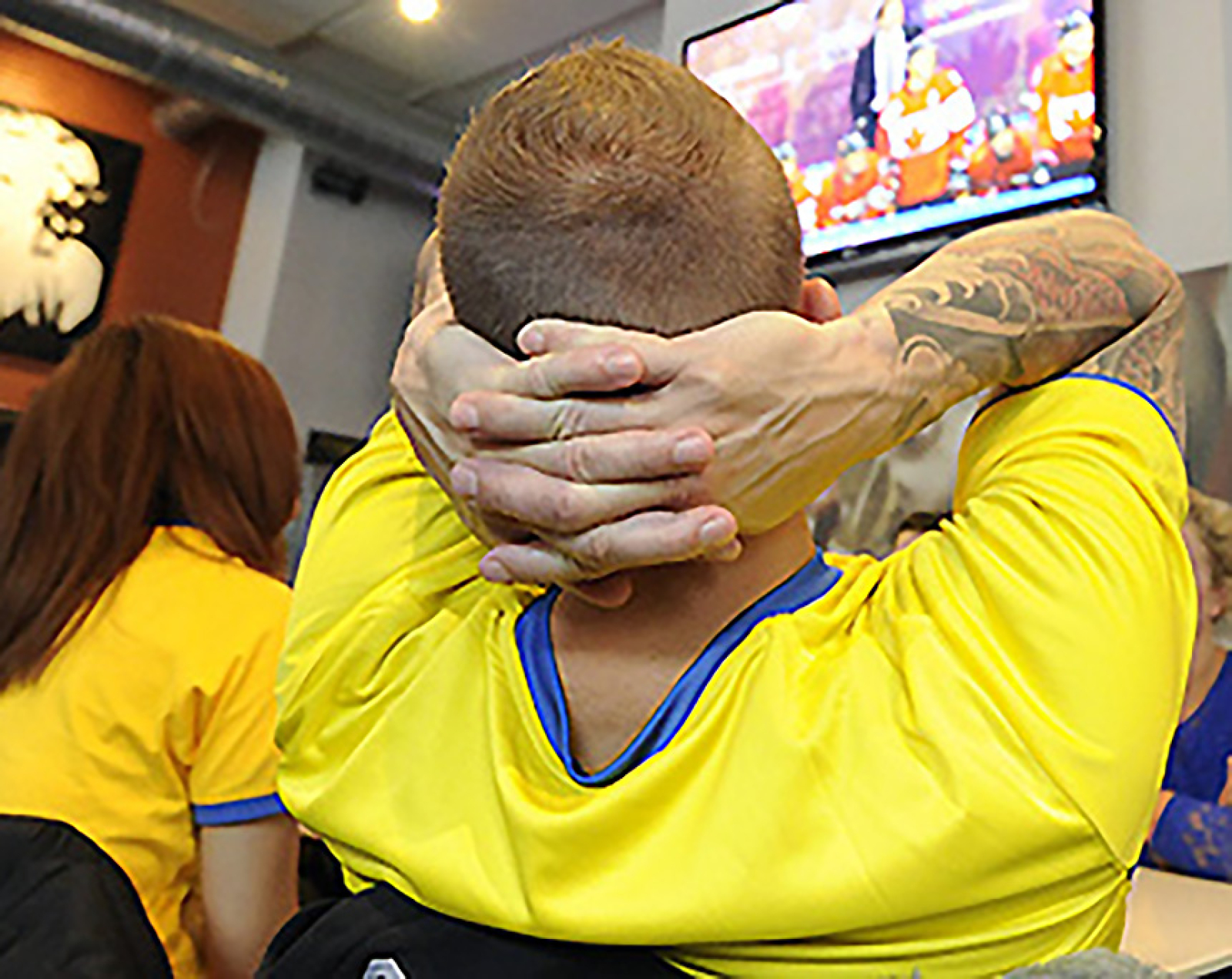 Vi åskådare ser fram emot Vinter-OS, Det blir TV-sändningar i mängd, då både SVT och TV4 sänder, så inte lär vi gå miste om något i rapporteringen. Det är bara att dra på sig blågula dresssen och sätta sig tillrätta vid TV:n. Och nu vet vi - Hoppet står till 107 tävlande. Så stor är den svenska OS-truppen plus alla ledare