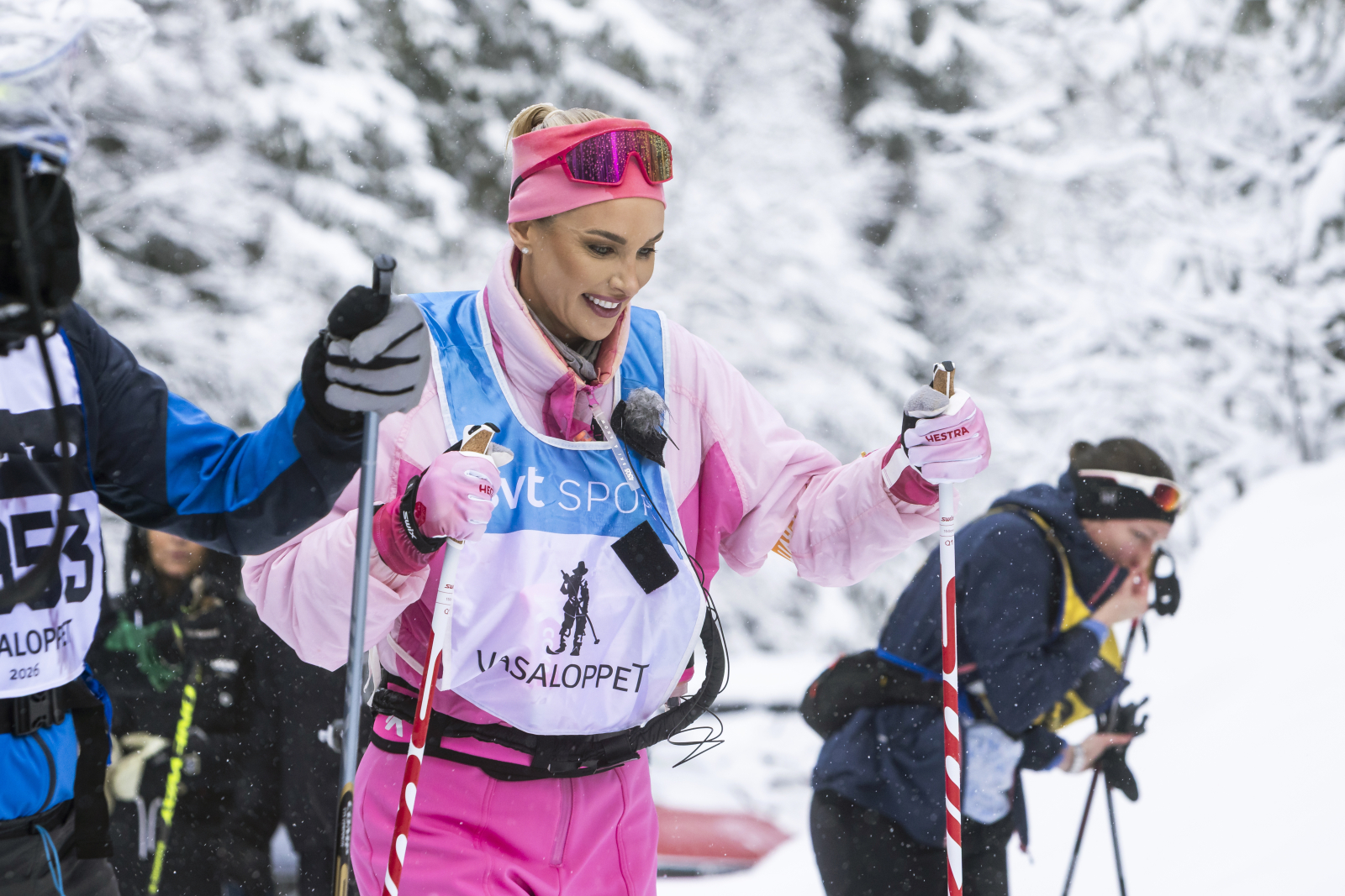 SVT:s åkande reporter, influencern Julia Franzén åker Vasaloppet 2026 under parollen "Kampen mot repen". Foto: Ulf Palm / TT