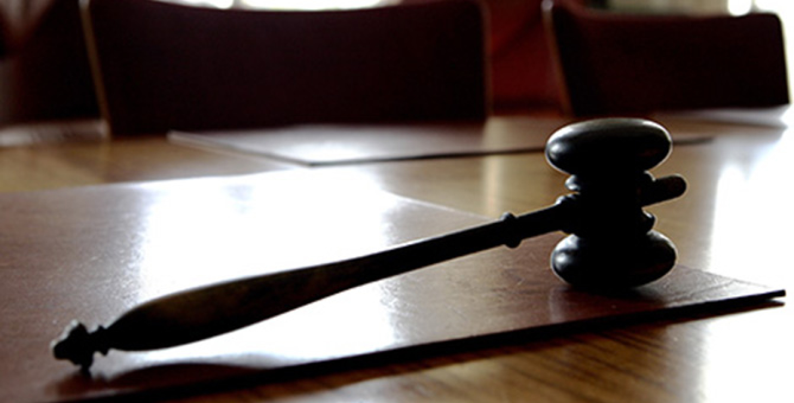 Tennisförbundets årsmöte blir historiskt. Aldrig tidigare har en sammankomst inom idrotten haft en sådan dagordning med det innehållet och den betydelsen. Hela idrotts-Sverigr följer skeende både nu och senare. Vad blir det av de 100 miljonerna och vilket resultat skapar de?