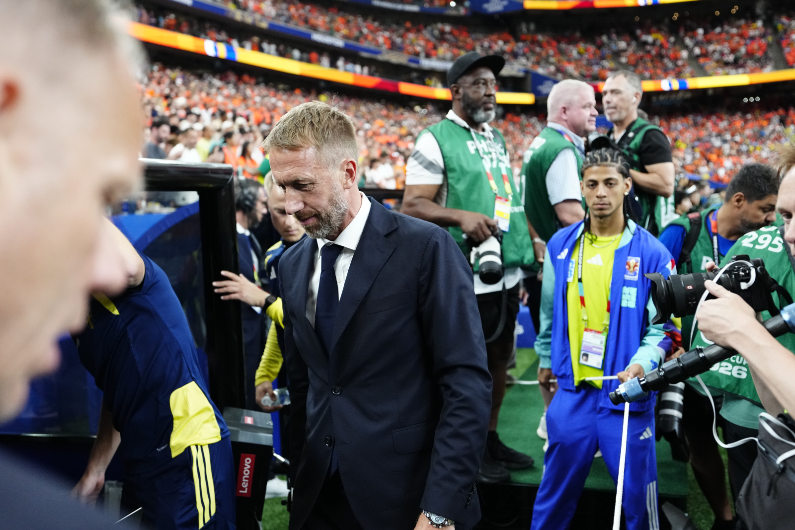 Dystert i omklädningsrummet.Förbundskapten Graham Potter och spelarna saknade ord. Foto: Björn Larsson Rosvall, TT