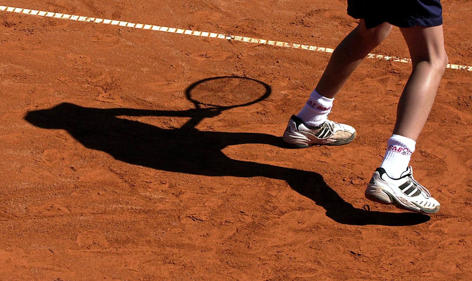 Tennis ska spelas inför tysta åskådare