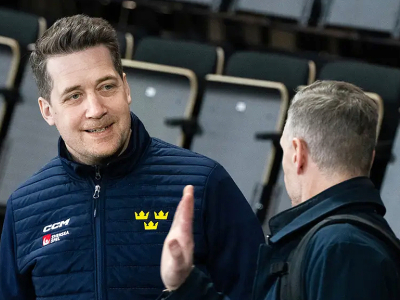 Förbundskapten Sanm Hallam känner troligen en ökad oro. Många spelare i OS-truppen har skadats.