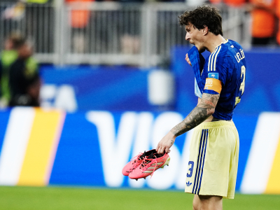 Lakaptenen Victor Nilsson Lindelöf lämnar planen med sammanbiten min. Foto: Björn Larsson Rosvall.