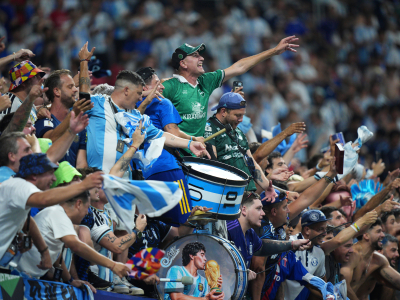 Glädjechocken, Argentinas supporters i totalt segerrus. Foto: Jacob Kupferman, AP Photo
