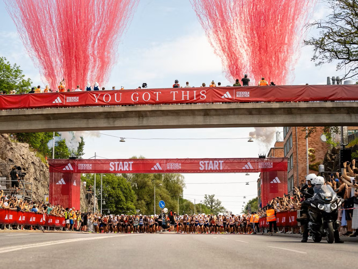 Här på Lidingövägen går starten för adidas Stockholm Marathon. Foto: Jonas Persson, Marathongruppen.