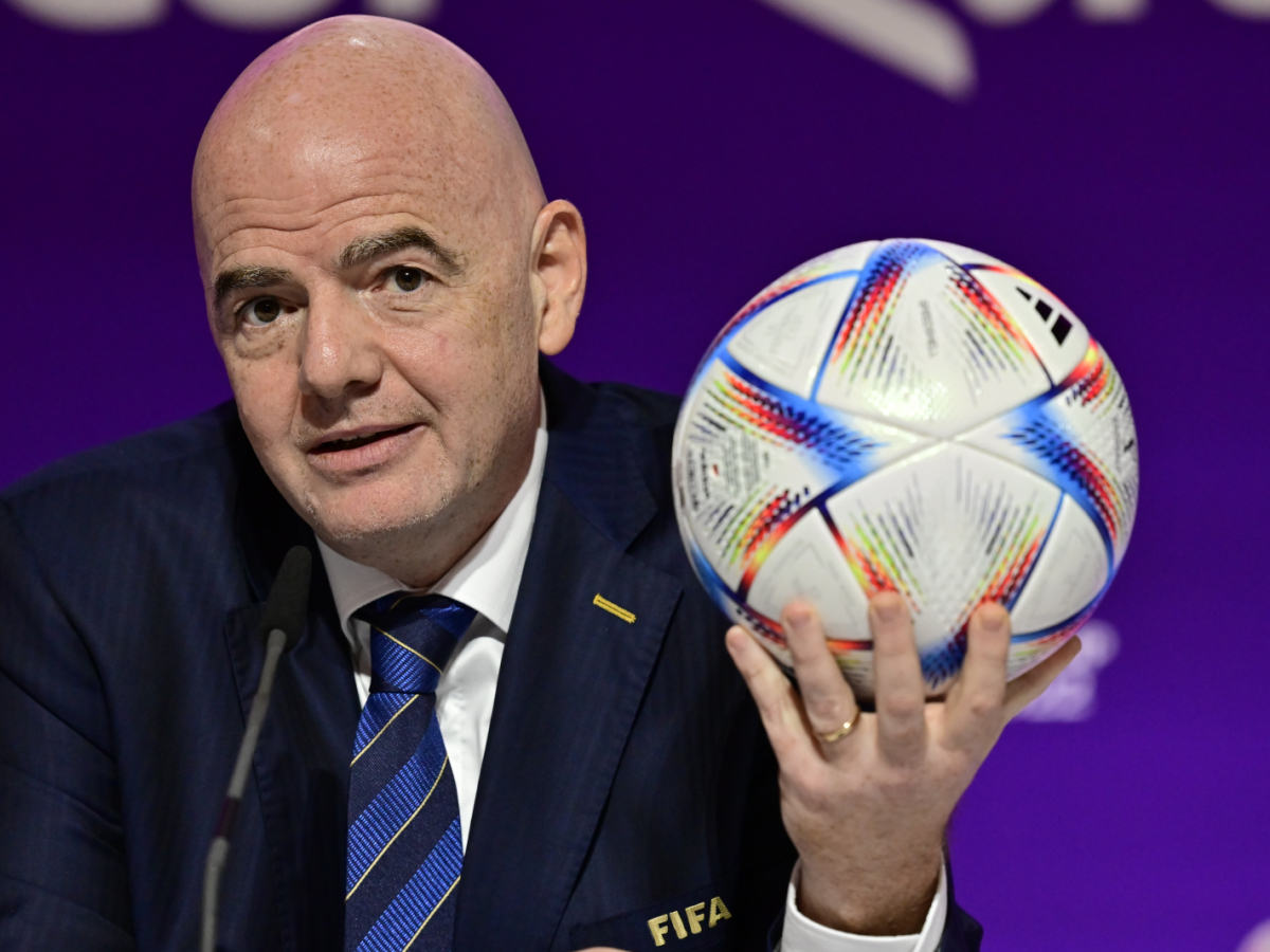 FIFA-presidenten Gianni ifantino och hans eget påhitt, Organisationens Fredspris, till vilket han själv hittade en mottagare, President Donald Trump. och de två försökte överglänsa varandra när priset överlämnades i samband med infantino Sshow på onsdagen. Fotograf:
Eduardo Verdugo /AP/TT