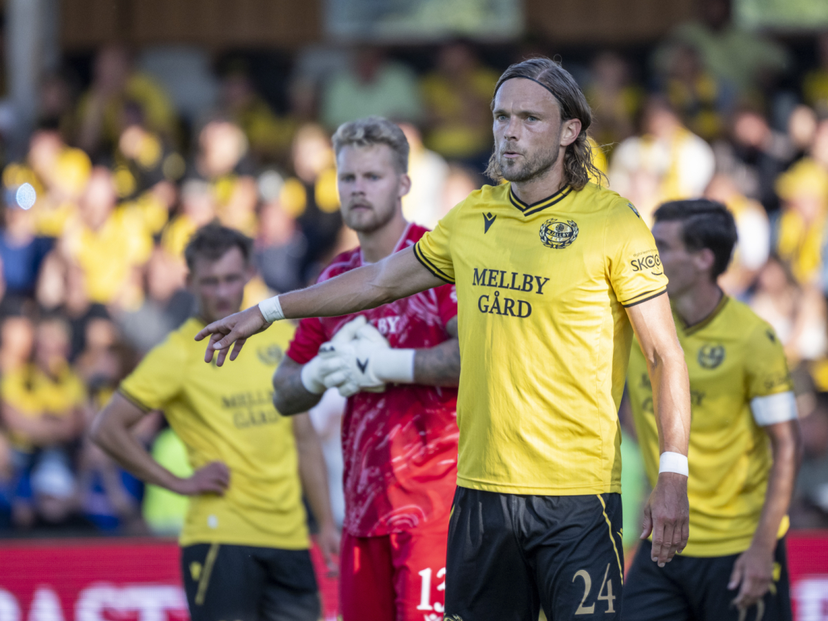 Mjällby AIFs målvakt Robin Wallinder och Tom Pettersson under torsdagens play off till Europa League mellan Mjällby AIF och FC Salzburg på Strandvallen i Hällevik. Foto: Johan Nilsson / TT /