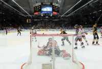 Inget lockar fler besökare än matcher i SHL. Snittet för den här säsongen är imponerande 7 000 åskådare. Då blir intäkterna - och apelararvoden därefter.