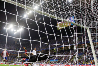 Den internatioellafotbollen och spelarförsäljningar har allt större betydelse för de Allsvenska klubbarna