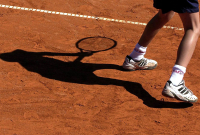 Tennis ska spelas inför tysta åskådare