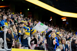 regeringen stödjer EM-ansökan finansiellt och hoppas på ett ja från Uefa den 3 december.