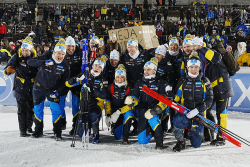 Det svenska laget efter herrarnas 12,5 km jaktstart vid världscuptävlingarna i skidskytte på Östersunds skidstadion i Östersund på lördagen. Foto: Björn Larsson Rosvall / TT