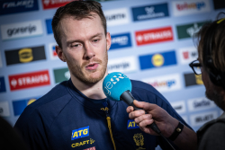 Felix Claar var besviken på sig själv och på laget. # Egentligen är vi ju ett mycket bättre lag. Det ä helt obegripligt att vi är så bleka i EM. foto: Johan Nilsson. TT