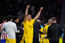 Bodö/Glimts Jostein Gundersen jublar med lagkompisarna. Foto: AP PhotoFernandez