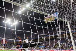 Den internatioellafotbollen och spelarförsäljningar har allt större betydelse för de Allsvenska klubbarna