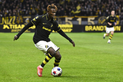 9-årige Zadok Yohanna, från Bauchi i Nigeria, är AIK-fotbollens guldspelare i ett läge när ekonomin stadigt försämras. Foto: Anders Wiklund / TT