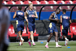 Svenska fotbollslandslaget fortsätter förberedelserna inför vad som väntar - match mot Tunisien, till att börja med. kl 04 natten mot måndag i SVT för alla som är vakna.Foto: Björn Larsson Roswall/TT