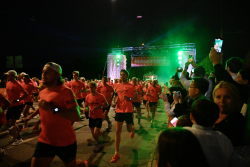 Midnattsloppet har blivit ett arrangemang som både löpare och åskådare ser fram emot. Foto: Henrik Montgomery / TT
