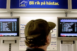 "Att ta ansvar för kunden handlar nämligen inte om att erbjuda ett lågt pris", skriver tre företrädare för hästsporten. Foto: TT