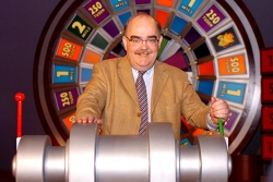 Det var då det. Bingolotto med Leif "Loket" Olsson som programledare och många föreningar tjänade stora pengar. I dag är det helt annorlunda och nu måste idrotten starta ett eget och nytt spel. Foto: TT Nyheter