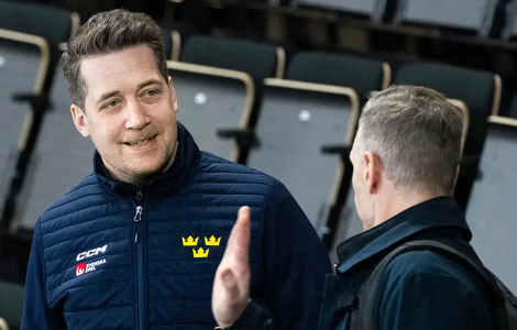 Förbundskapten Sanm Hallam känner troligen en ökad oro. Många spelare i OS-truppen har skadats.