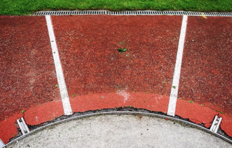 många arenor har lämnats åt sitt öde och antingen krävs nybyggnad eller renovering