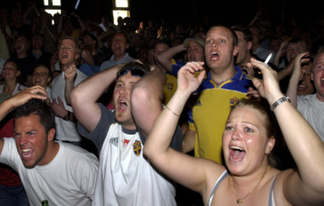 Vad många ser fram emot när åtskilliga krogar har tillstånd att servera öl under nätternas VM-fotboll