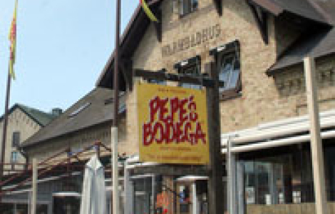 Det finns ett givet samtalsämne när tennis-Sveige samlas vid centercourten och inte minst populära innestället, Pepe´s Bodega, när det är dags för tennisveckorna i Båstad. Gardell-gate blossar upp. på ett eller annat sätt.