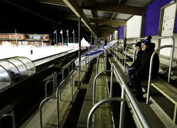 Ingen trängsel på läktaren - och det blir det inte i fortsättningen heller. Kommunen vägrar art samarbeta med IFKMotala bandy.