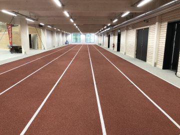 I karlstad gjorde man för några år sedan den kanske största revisionen någonsin i en svensk stad av arenabeståndet och byggde flera nya arenor, bl a den här hallen för friidrott