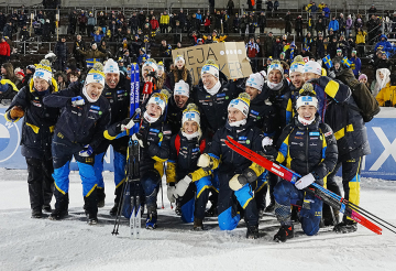 Det svenska laget efter herrarnas 12,5 km jaktstart vid världscuptävlingarna i skidskytte på Östersunds skidstadion i Östersund på lördagen. Foto: Björn Larsson Rosvall / TT