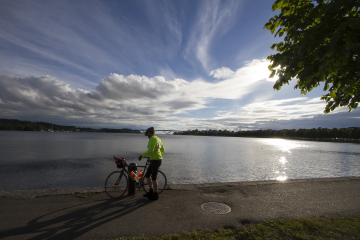 ätternrundan är ett klassiskt cykellopp, som är 315 km långt och går runt hela Vättern med start och mål i Motala.