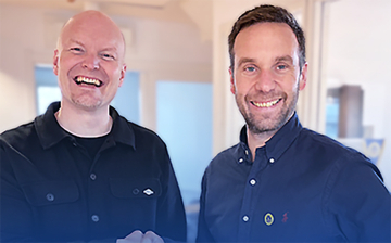 De ska samarbeta. Till vänster Thomas affärsutvecklare på Föreningen Svensk Elitbandy och t h Daniel Andersson SBF, generalsekreterare för Svenska Bandyförbundet) Foto: Therése Eriksson