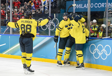 IdsHockyns grepp om svenskarna bevisades igen. Tittarrekordet under OS noterades när Tre Kronor mötte italien i Santagiulia Arena i Milano. Foto: Jessica Gow / TT