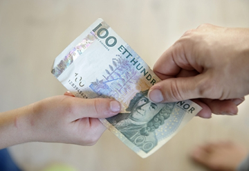 idrottsjuridiken har gått igång på fullt varv. Kan verkligen en privatperson skänka så mycket pengar och påverka ett idrottsförbunds agerande, är frågan